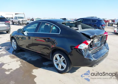 2015 Volvo S60 T5 Premier z USA, uszkodzony, nr VIN YV140MFK2F1358585